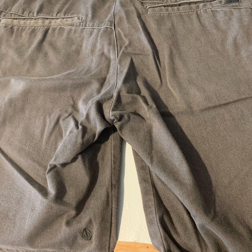 Volcom Shorts - Picture 2 of 3